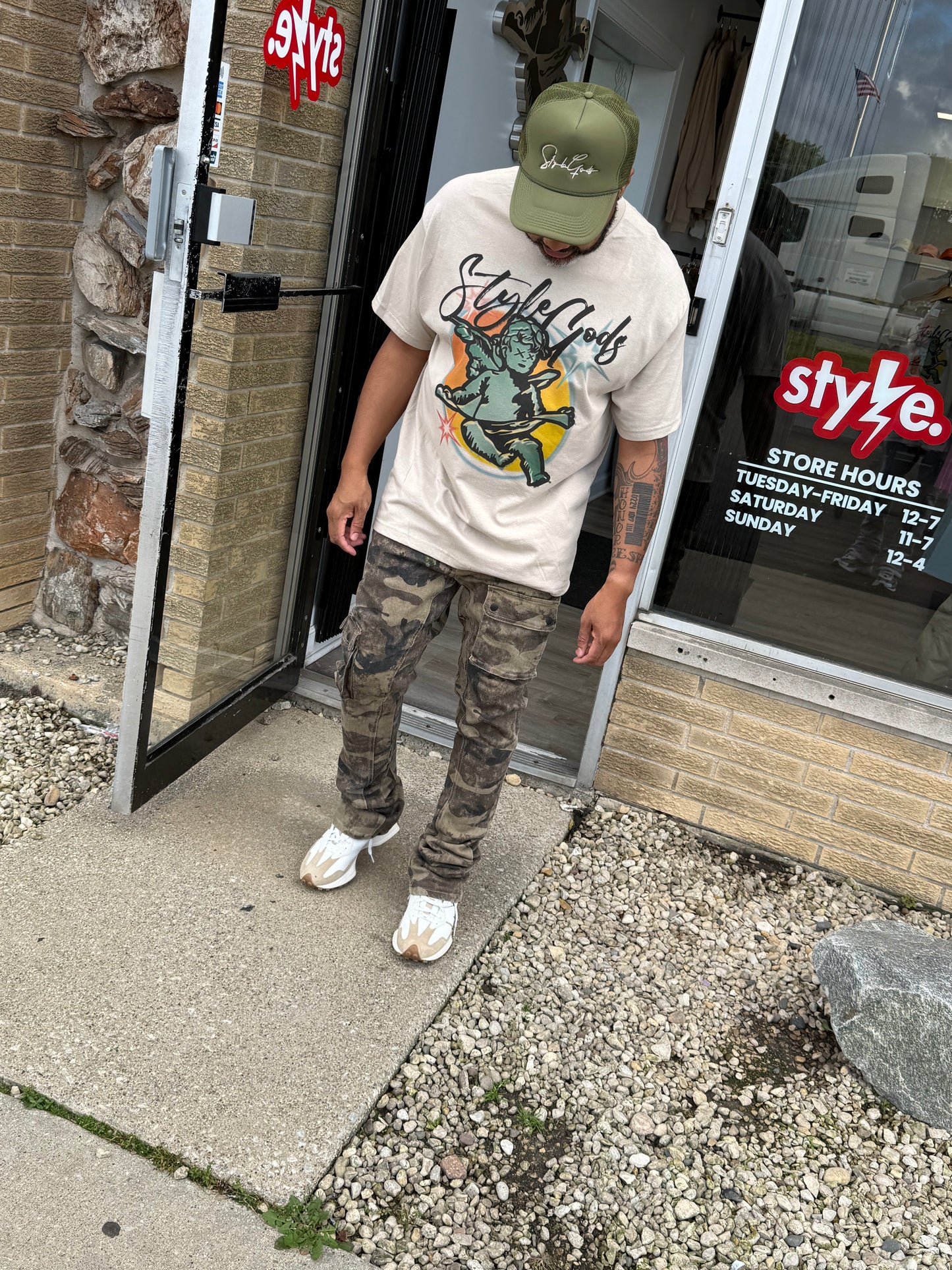 StyleGods Air Brush Style Crewneck SweatShirt - Tan\Multi