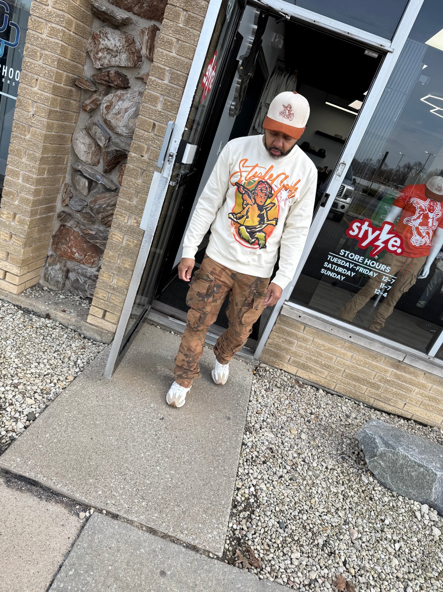StyleGods Air Brush Style Crewneck SweatShirt - Tan\Multi