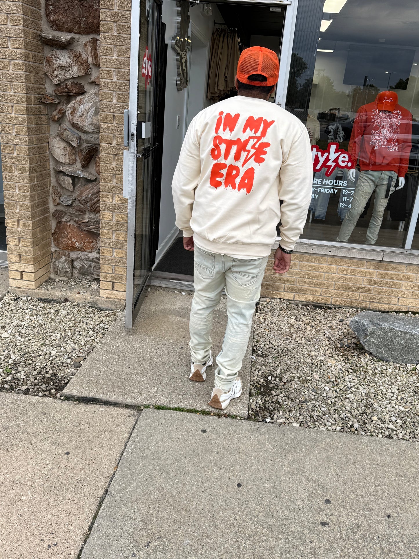 StyleGods Paint Angel  Crewneck SweatShirt - Tan\Orange