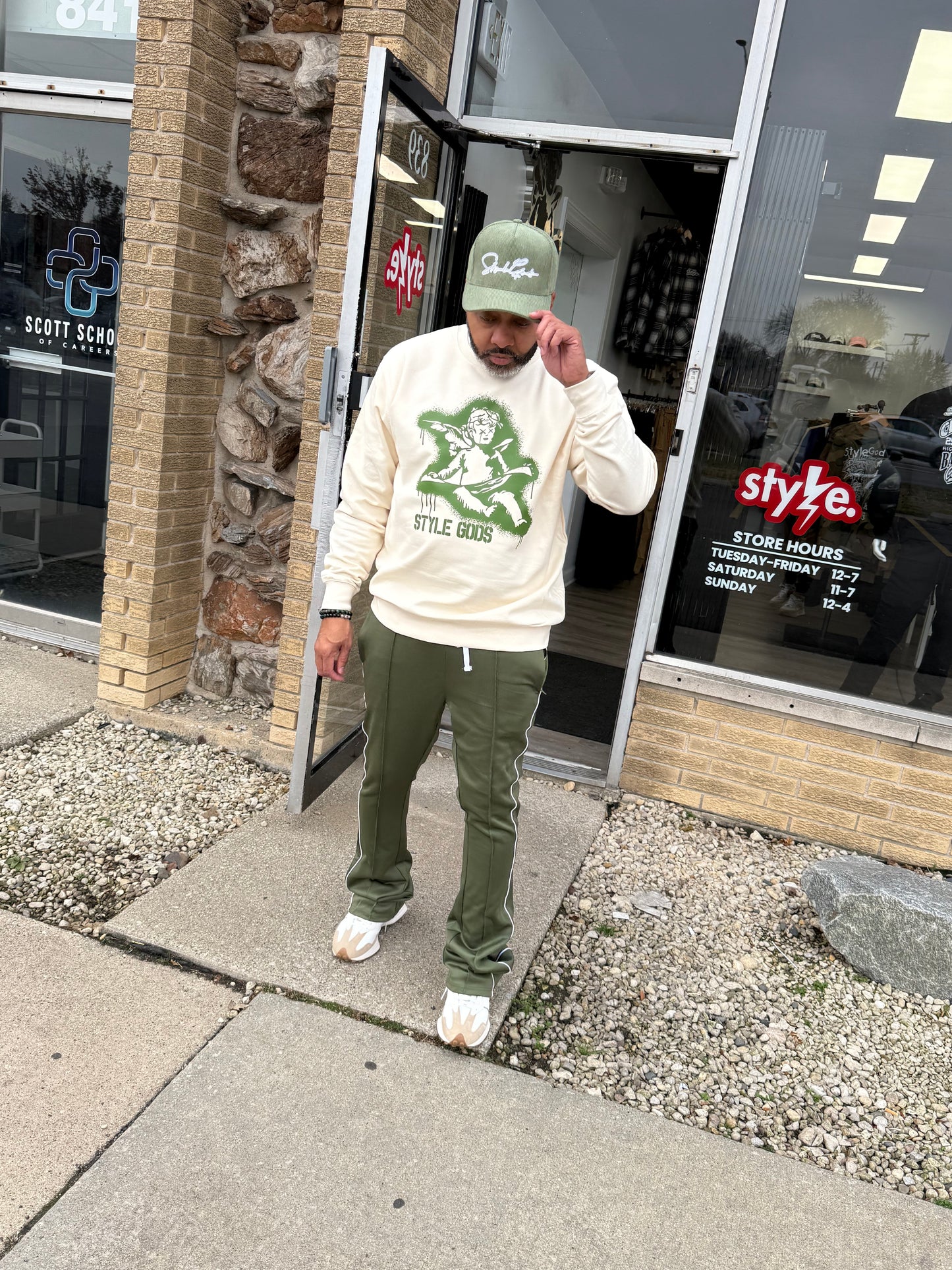 StyleGods Paint Angel  Crewneck SweatShirt - Tan\Olive